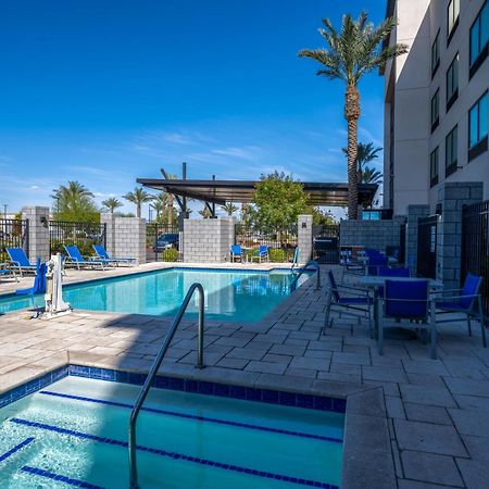 Holiday Inn Express & Suites - Gilbert - Mesa Gateway Airport ภายนอก รูปภาพ