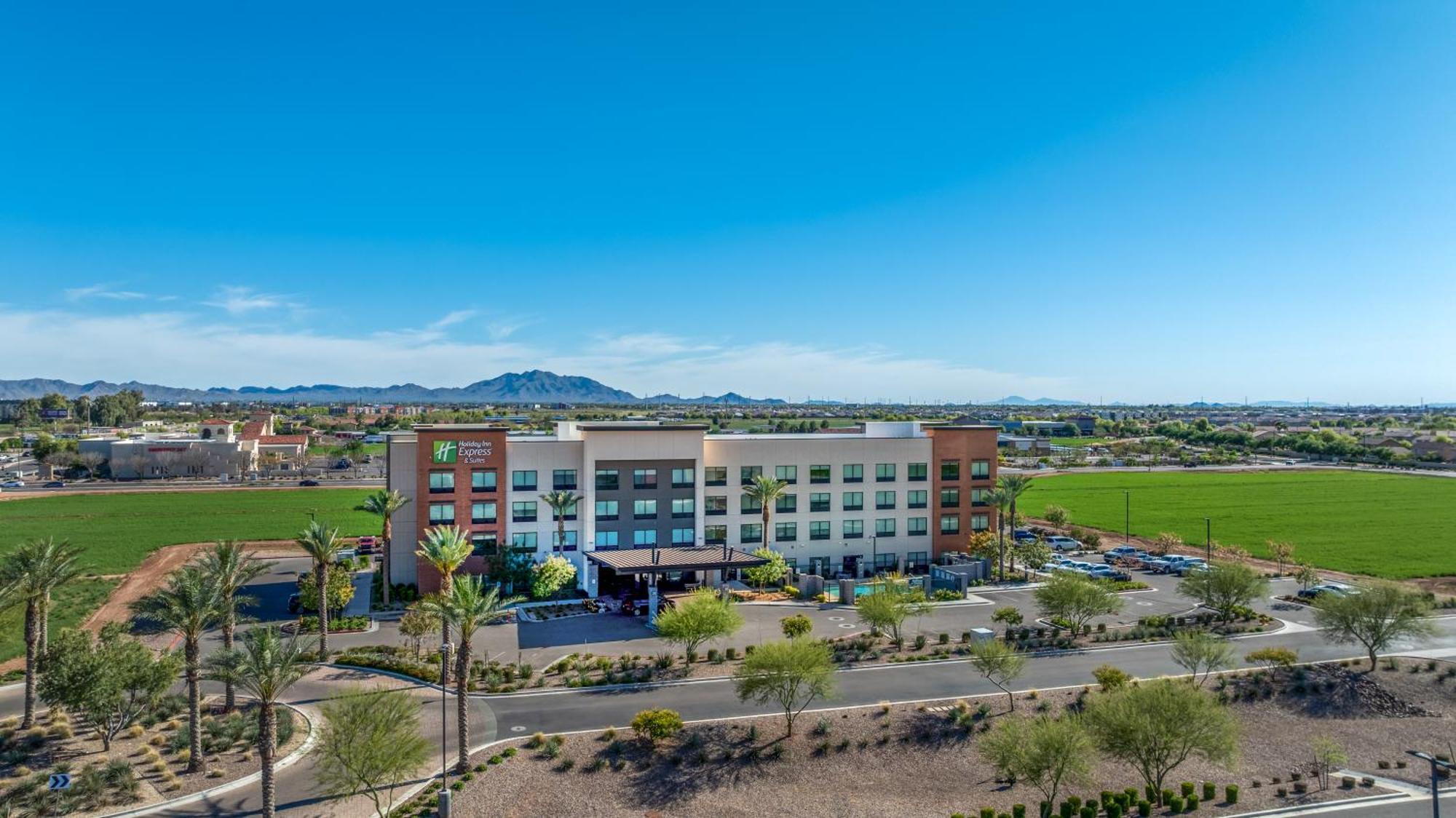 Holiday Inn Express & Suites - Gilbert - Mesa Gateway Airport ภายนอก รูปภาพ