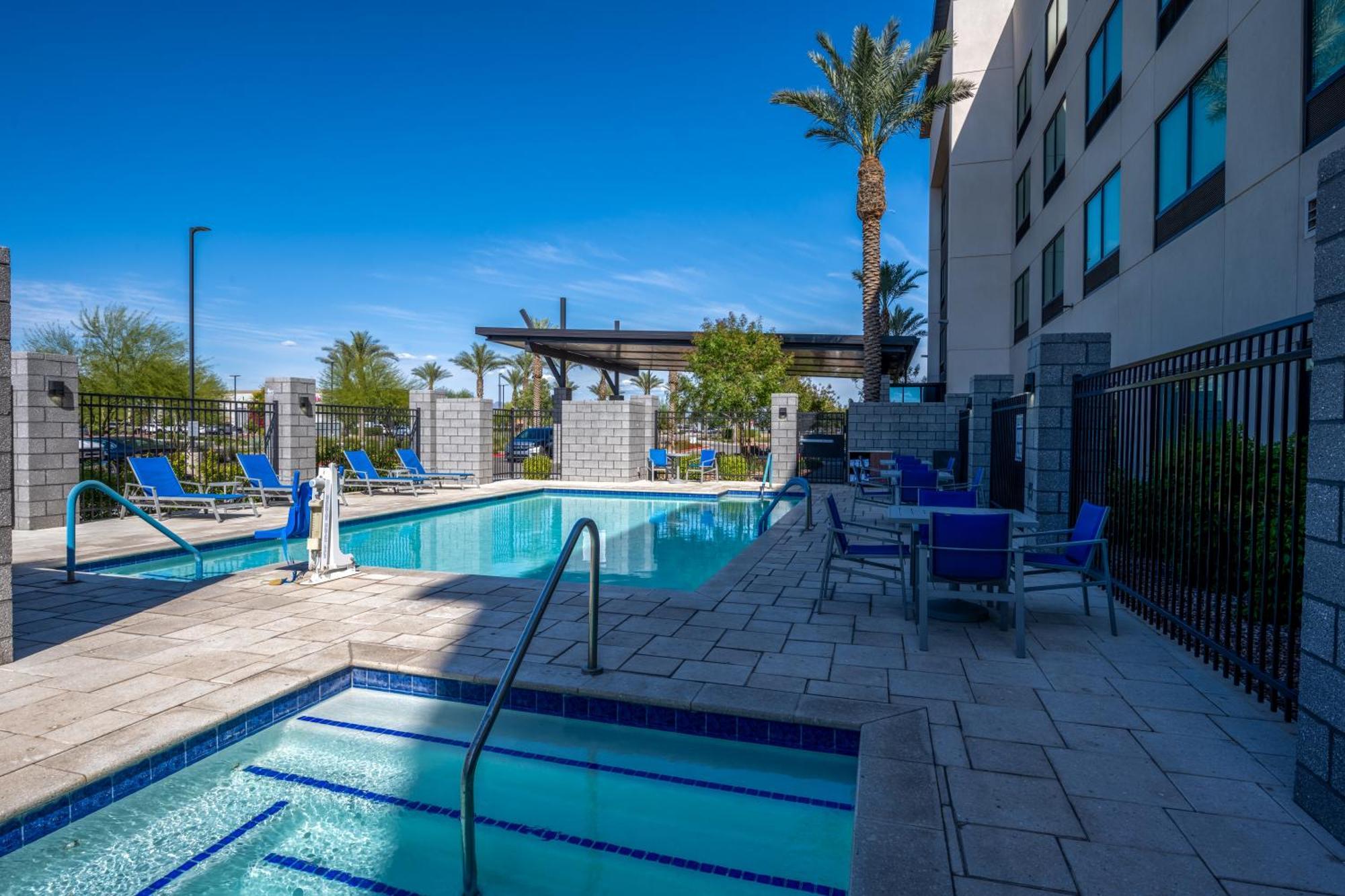 Holiday Inn Express & Suites - Gilbert - Mesa Gateway Airport ภายนอก รูปภาพ