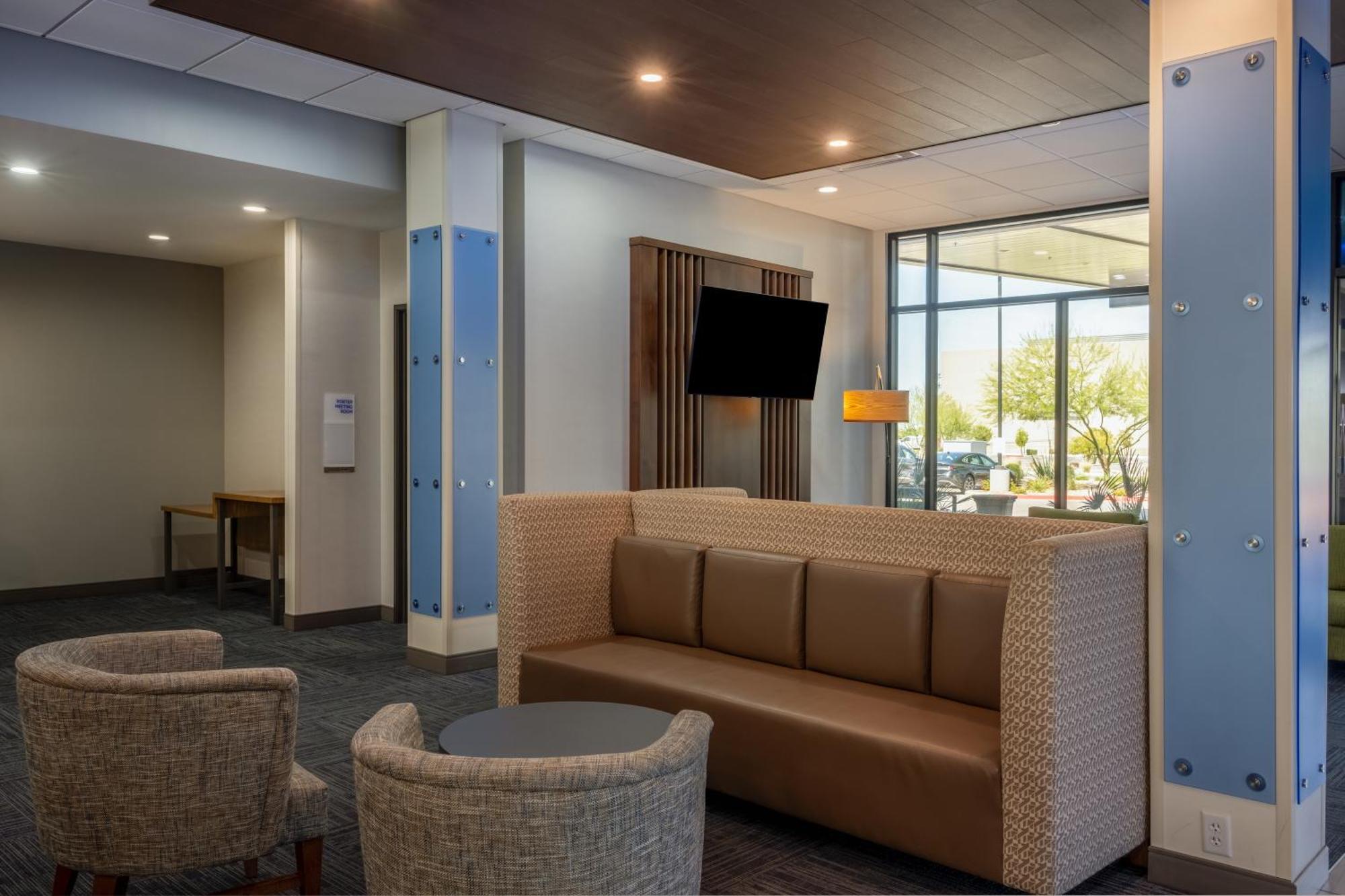 Holiday Inn Express & Suites - Gilbert - Mesa Gateway Airport ภายนอก รูปภาพ